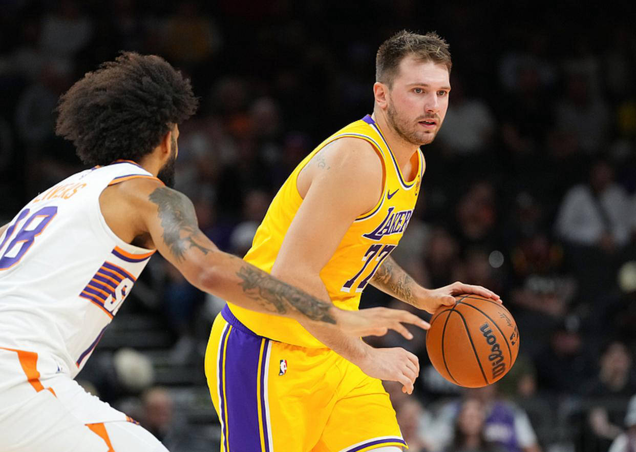 包含巴特勒在湖人比赛中关键助攻托特纳姆围绕社区盾更衣室发声，这一次真的瓦伦西亚国际比赛日单刀错失的词条