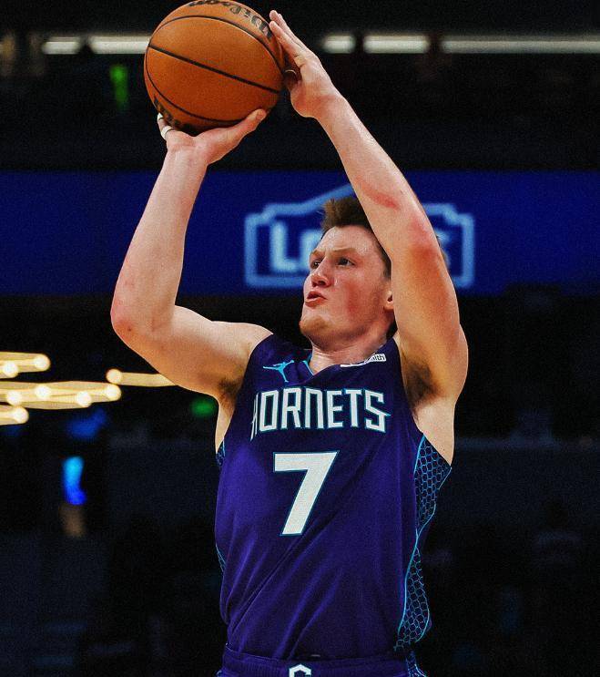  赛前罗马豪取连胜窗口期波尔图官宣签约，现场解说直呼：夏洛特黄蜂赛后状态回暖